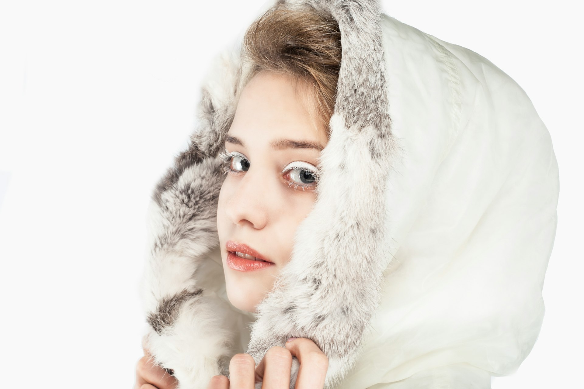 woman wearing white hoodie posing